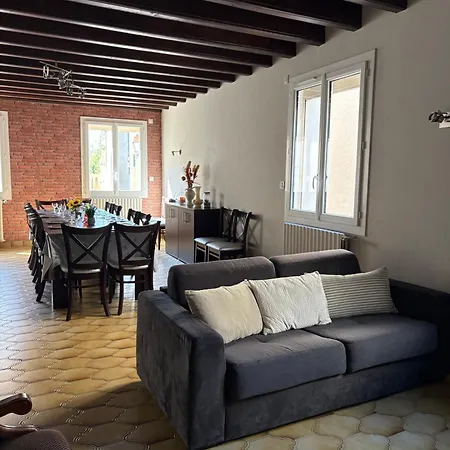 Le Cousich Maison Familiale Au Coeur Du Boupere, A Proximite Du Puy Dufou