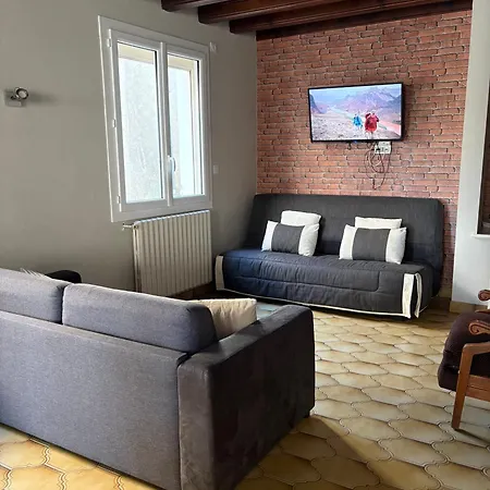 Le Cousich Maison Familiale Au Coeur Du Boupere, A Proximite Du Puy Dufou