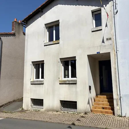 Le Cousich Maison Familiale Au Coeur Du Boupere, A Proximite Du Puy Dufou Le Boupère