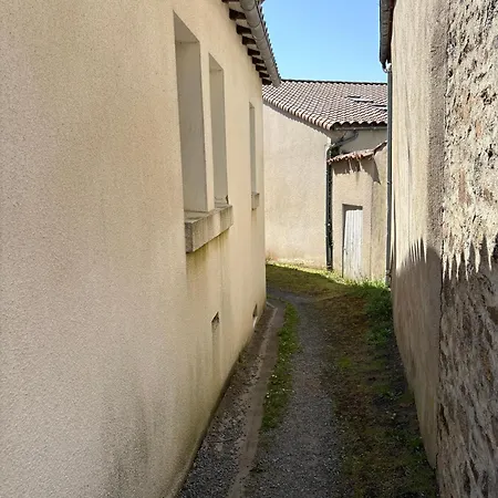Le Cousich Maison Familiale Au Coeur Du Boupere, A Proximite Du Puy Dufou Apartment Le Boupère