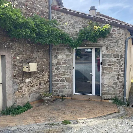 Apartment Le Cousich Maison Familiale Au Coeur Du Boupere, A Proximite Du Puy Dufou Le Boupère