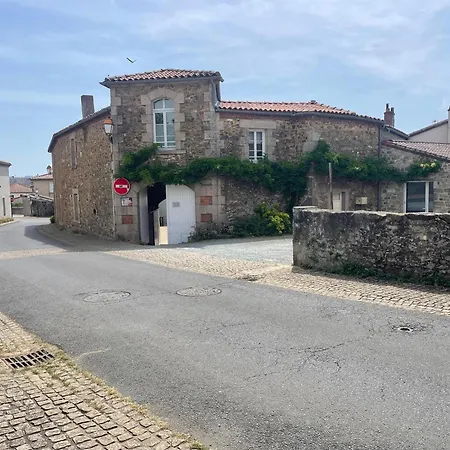 Le Cousich Maison Familiale Au Coeur Du Boupere, A Proximite Du Puy Dufou Apartment