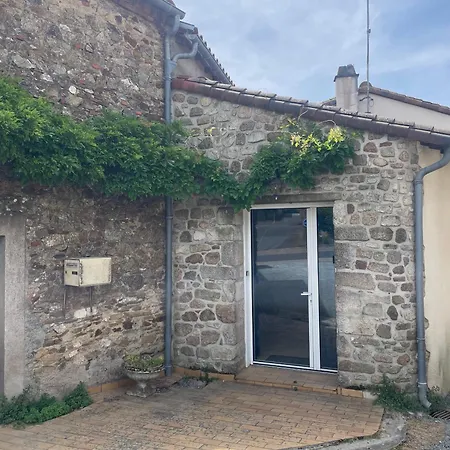 Le Cousich Maison Familiale Au Coeur Du Boupere, A Proximite Du Puy Dufou Le Boupère